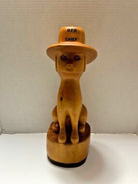 VINTAGE DALLAS FIRE CHIEF CARVED DOG STATUE 14.5” H